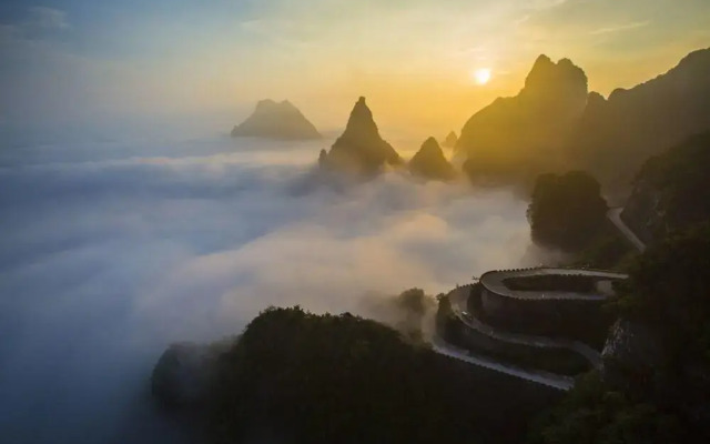 Zhangjiajie Meet Themed Inn