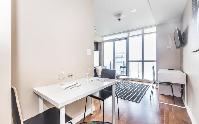 New!! Air Canada Condo Near CN Tower