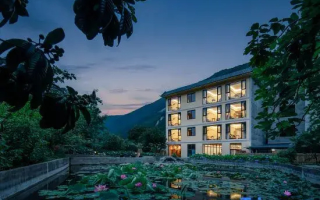 Mountain Stream · Courtyard (Hailuogou Moxi Ancient Town Branch)