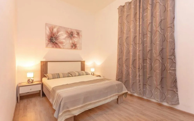 Apartment Niko - Two Bedroom Apartment With Swimming Pool