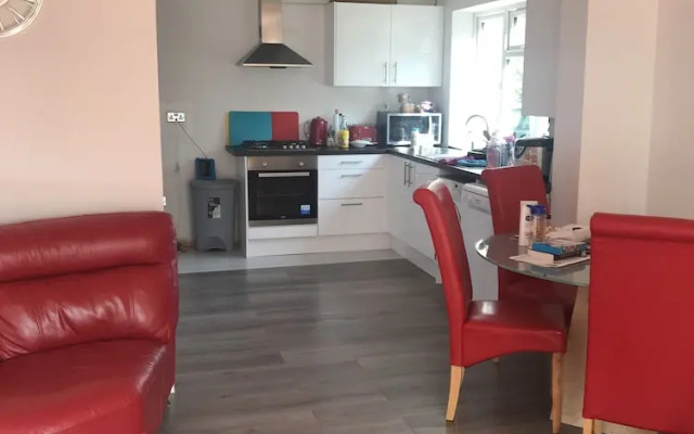 Nice 2 Bed Independent Annex in High Wycombe