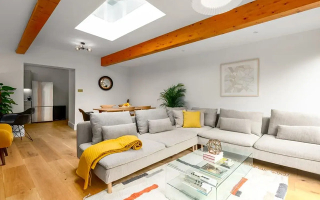 The Victorian House - Enticing 3bdr House With Garden