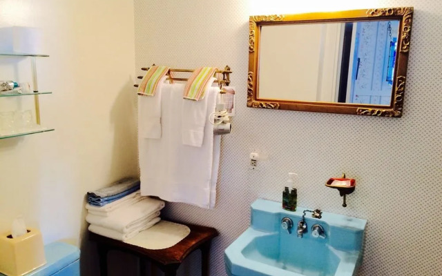 Old Yacht Club Inn Vacation Rentals