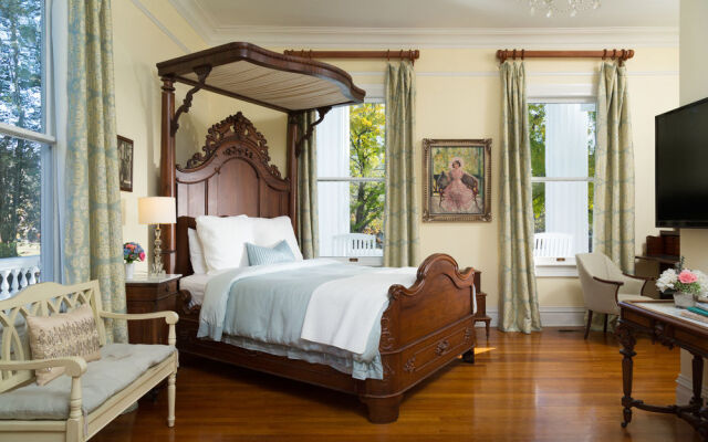 The Twelve Oaks Bed & Breakfast