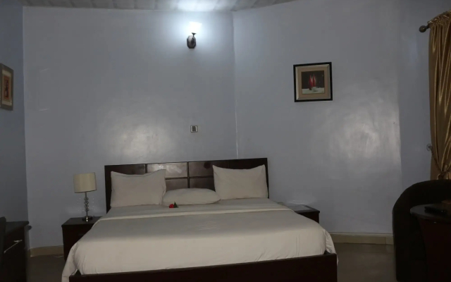 Albert Suites