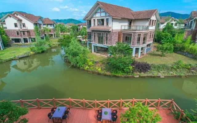 Wuyi Shanshuizhuang Inn