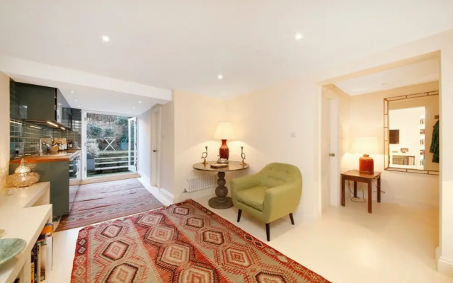 Stunning 2 Bedroom Apartment With Garden in Notting Hill