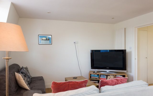 1 Bedroom Apartment in Maida Vale With Terrace
