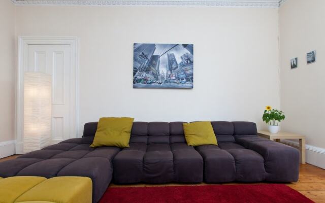 Stylish/spacious/central! Fab Festival Flat For 4