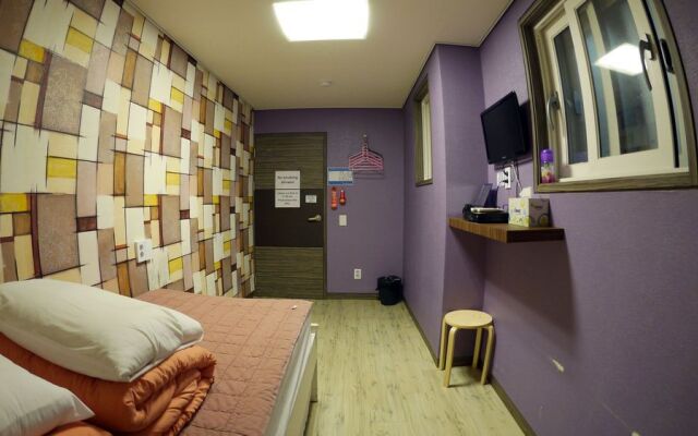 HI Guest House - Hostel