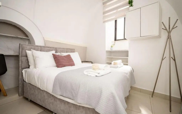 Lovely 2 bedroom unit Shivtey Israel Jerusalem
