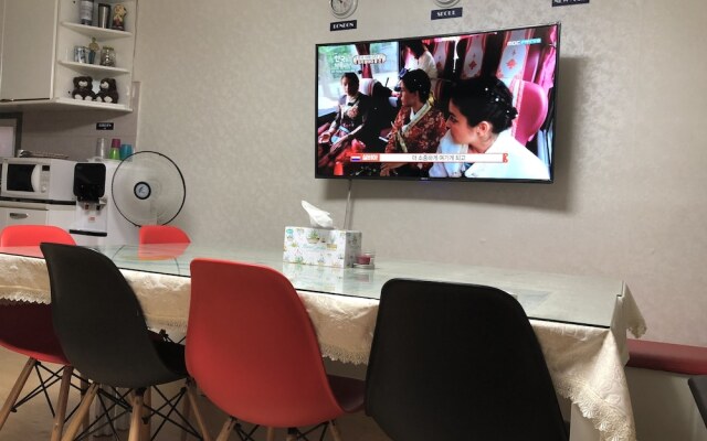 Amuse Guest House - Hostel