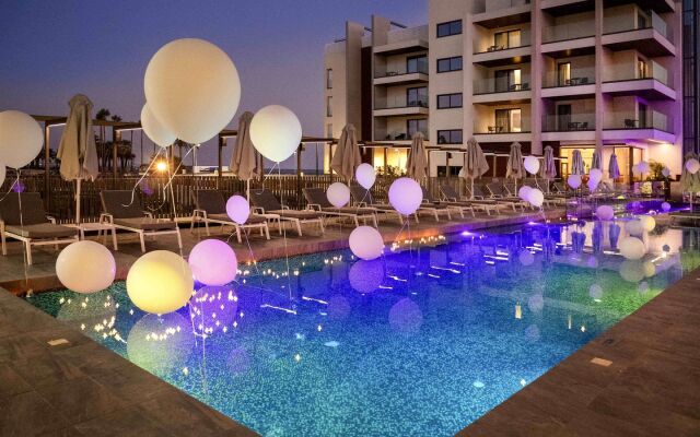 Mercure Larnaca Beach Resort