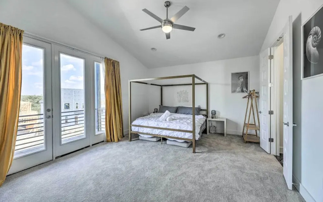 Luxurious & Spacious Austin Home ~ 8 Mi to Dtwn!