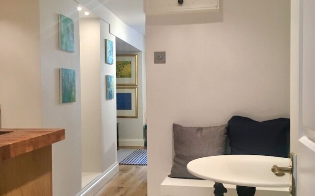 Beautiful 1BR in Historic St Aubin House