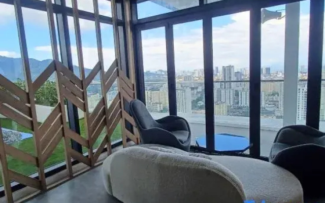 Stylish 2BR at Urban Suite With Infinite Pool