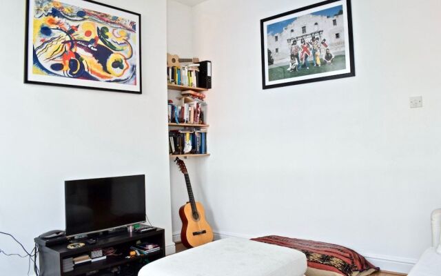 Modern 2 Bedroom Flat in Chalk Farm