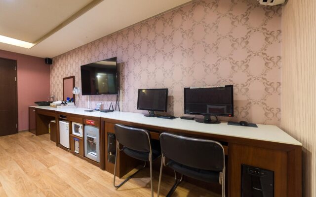 U Hotel