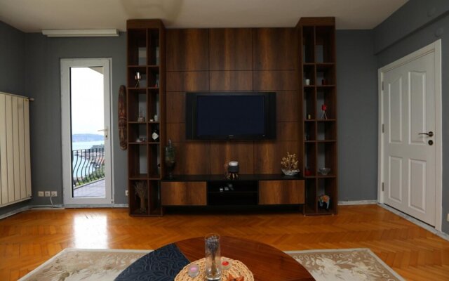 Splendid Flat With Bosphorus View in Besiktas