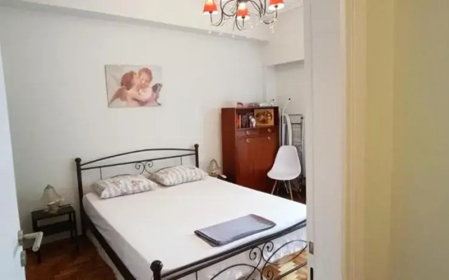 Acropolis within 10min. walk!