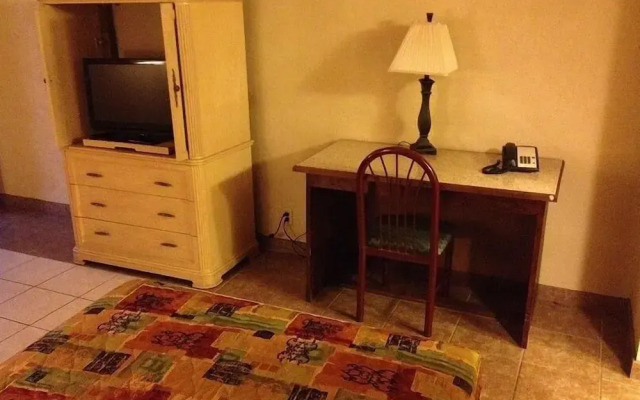 Su Casa Inn & Suites