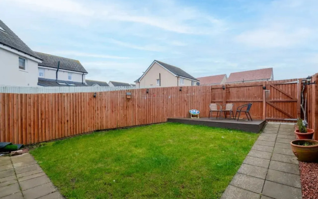 3 Bedroom House-private Parking