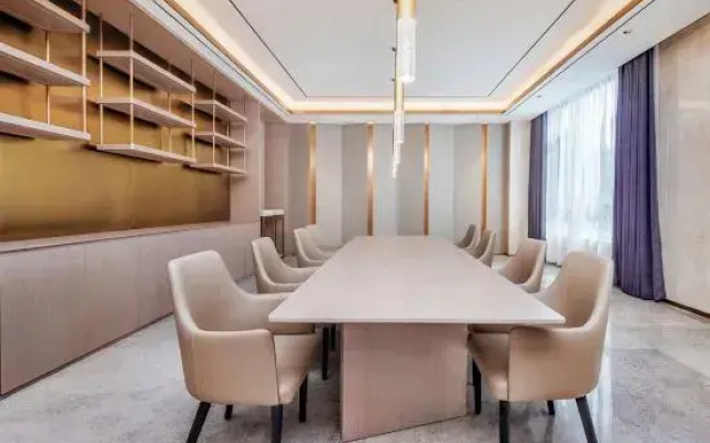 Lavande Hotel (Heqing Xinhua Branch)