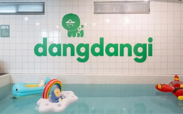 Gapyeong Dangdangi Pet Poolvilla Blue