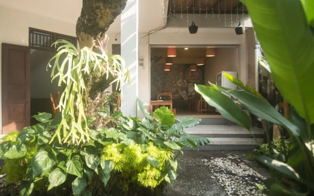 Miraa Guest House & Resto