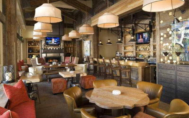 Sundial Lodge Condominiums by White Pines