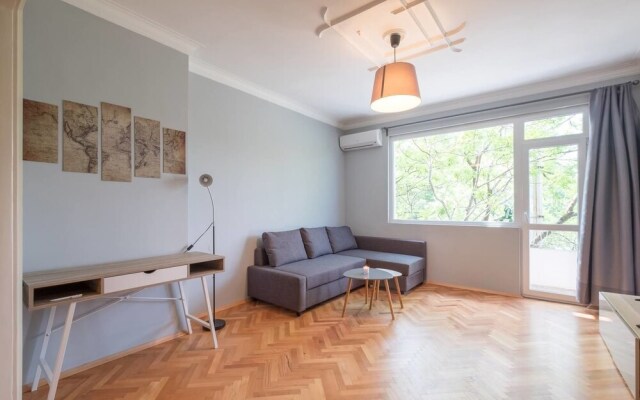 FM Deluxe 1-BDR Apartment - Style Meets Charm