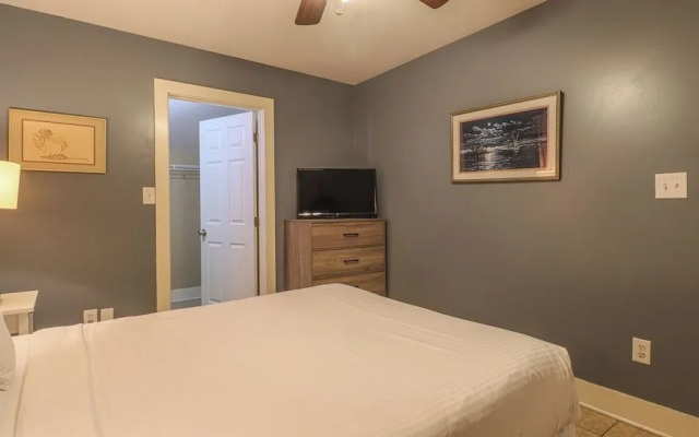 Delightful 2-bedroom, 1-bath Home Near Biloxi's Scenic Back Bay