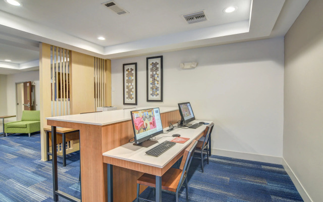 Holiday Inn Express & Suites Foley by IHG