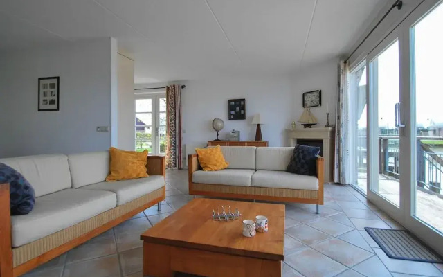 Thatched Villa by Ijsselmeer