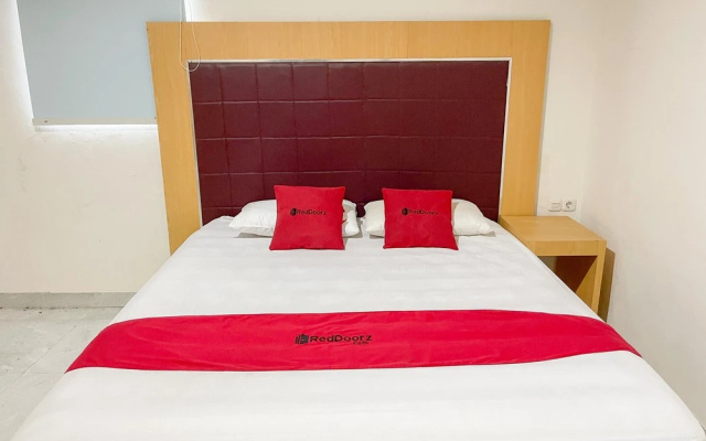 RedDoorz @ Wisma Graha Andi Djemma – Guest Rooms – Maros