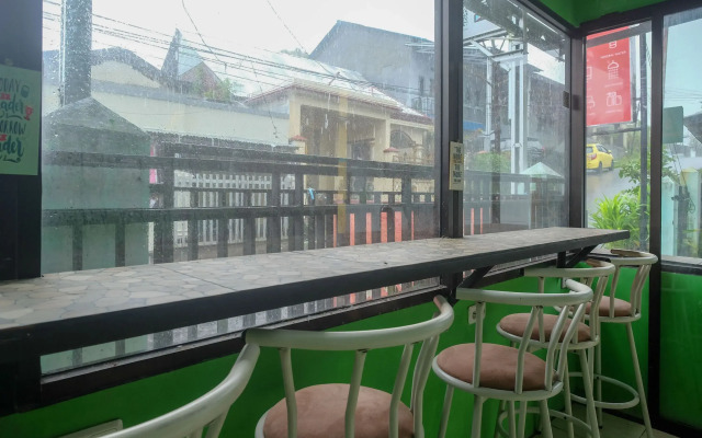 RedDoorz near Politeknik Manado