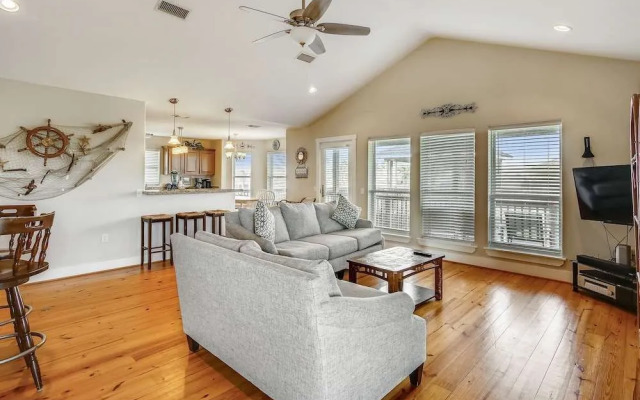 Accompanied By The Sea