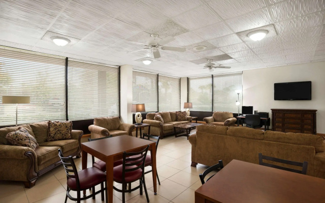 Days Inn by Wyndham Jacksonville Airport