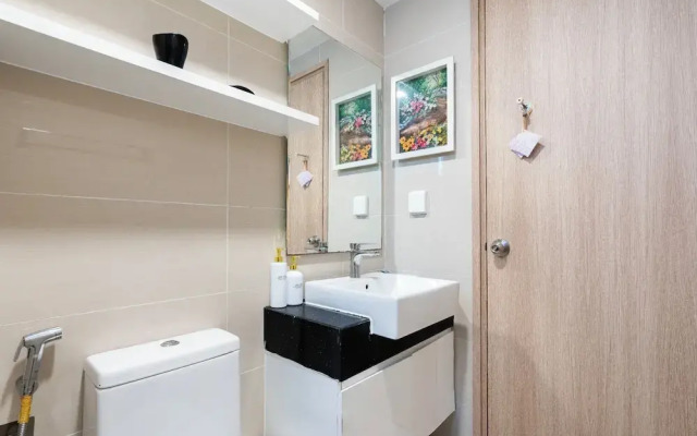Golden Mansion - Transit Apt Free POOL & GYM