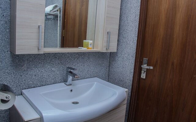 Banex Hotel and Suites