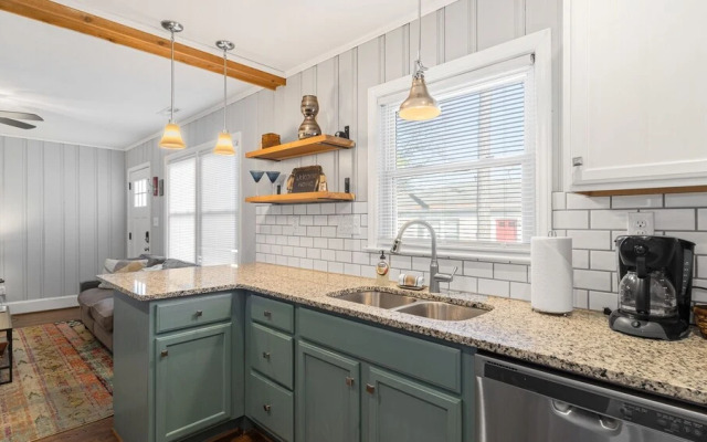 2 bedroom, Mockingbird Lane