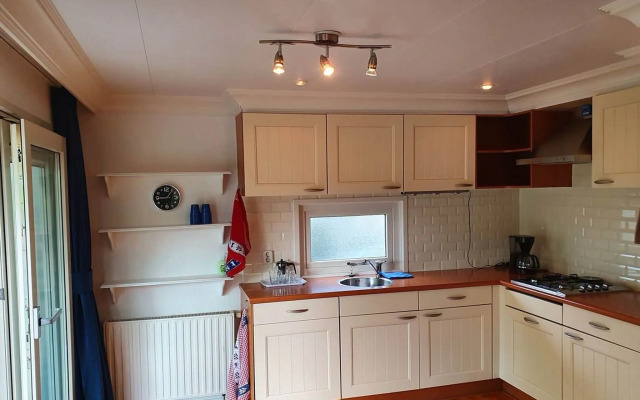 Inviting bungalow in Gelderland with garden