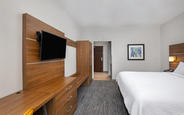 Holiday Inn Express & Suites Carrollton West by IHG