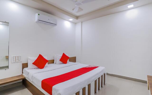 OYO 80936 Hotel Maldhari