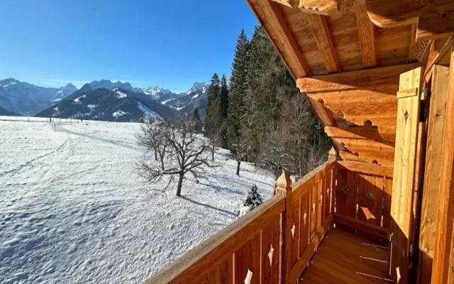 Cosy Chalet With Balcony/terrace