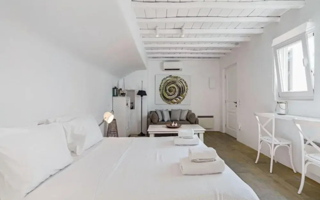 Stunning Villa Surrounded by Lush Greenery