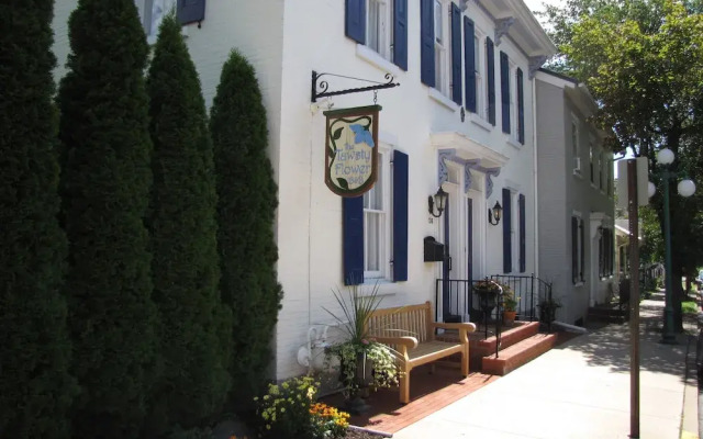 Tawsty Flower - Haines Suites