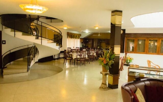 Hotel 12