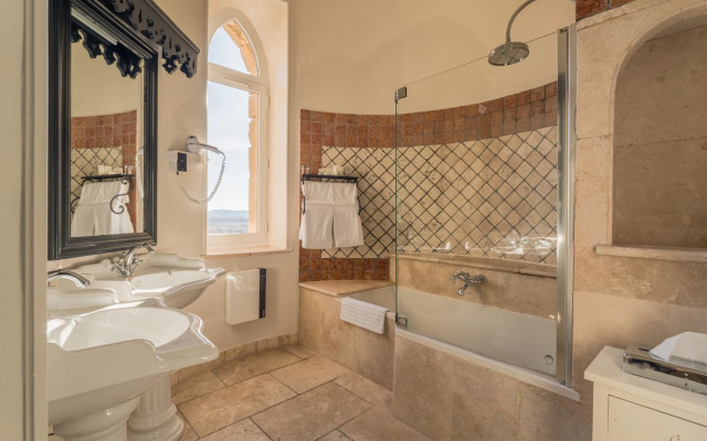 Chateau Des Fines Roches