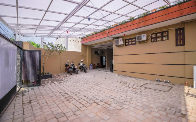 Reddoorz Plus @ Mampang Prapatan